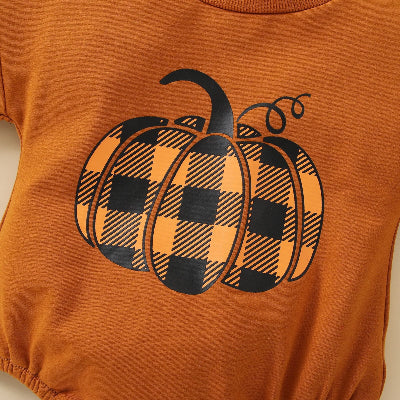 barboteuse bébé avec citrouille d'Halloween
