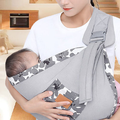 écharpe de portage gris - bébé dort bras maman