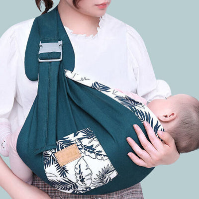 écharpe de portage verte - bébé dort bras maman - porte bébé