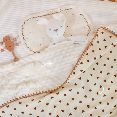 couverture bébé en velours blancs