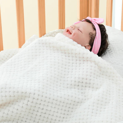 couverture bébé blanche