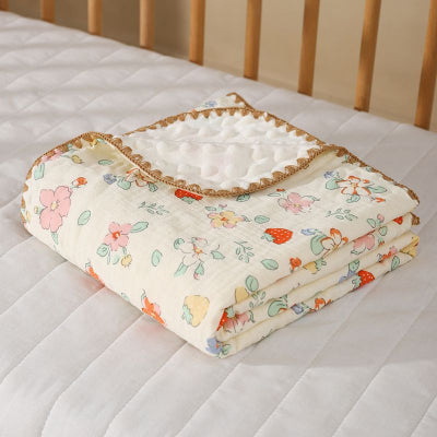 couverture bébé en velours - motif fleurs et fraises