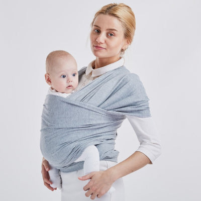 écharpe de portage gris clair - maman avec bébé