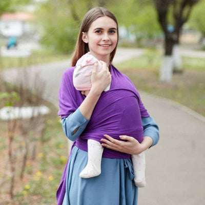 écharpe de portage violet - maman avec bébé