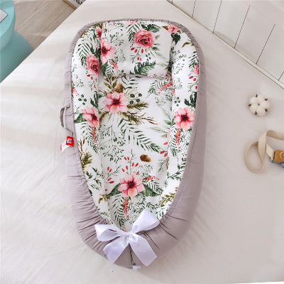 lit de voyage pour bébé - fleurs avec bord gris